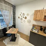 Honor Extravagance *