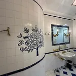 Honor Extravagance Apartment *