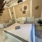 Honor Extravagance Linz