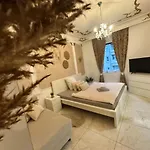 Honor Extravagance Apartment