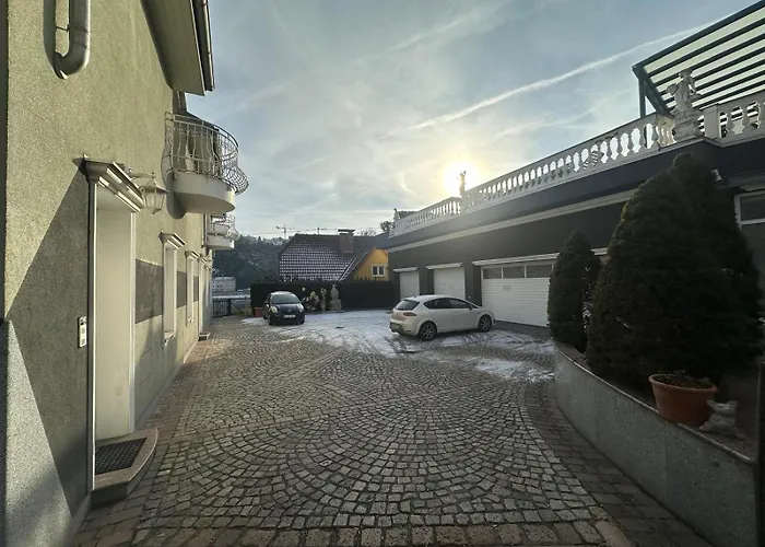 Honor Extravagance Linz